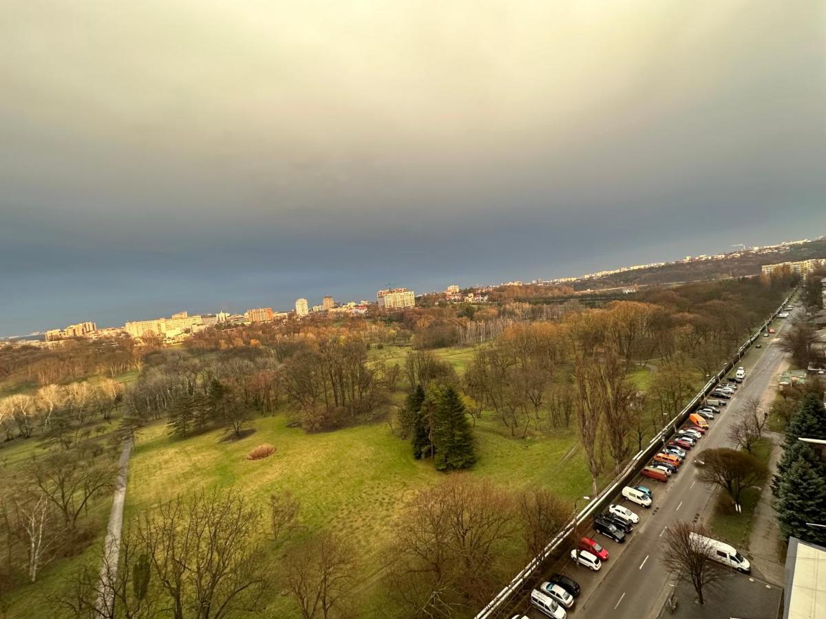 Fantastic View On Chisinau Center - Super Fast Wifi - Two Botanical Gardens - 2Br Apartment Bagian luar foto